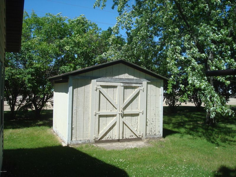 750 N Hering St, Appleton, MN 56208