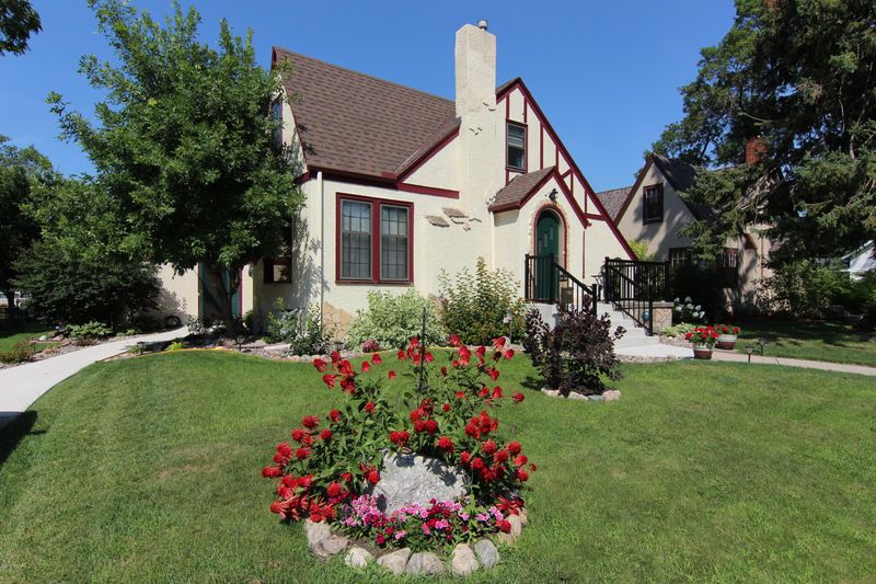 804 6th St SW, Willmar, MN 56201
