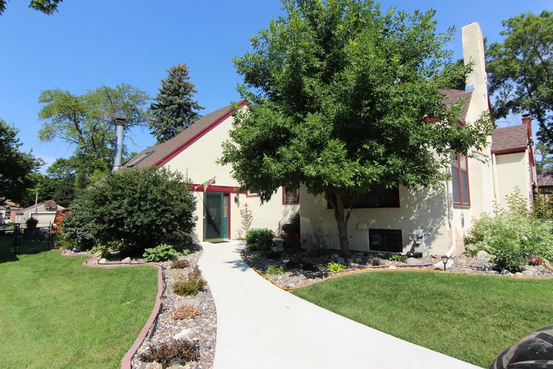 804 6th St SW, Willmar, MN 56201