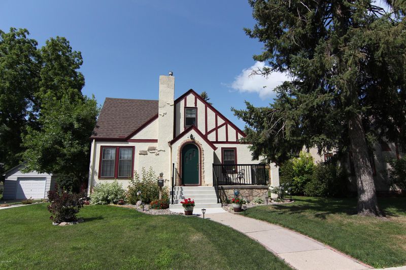 804 6th St SW, Willmar, MN 56201