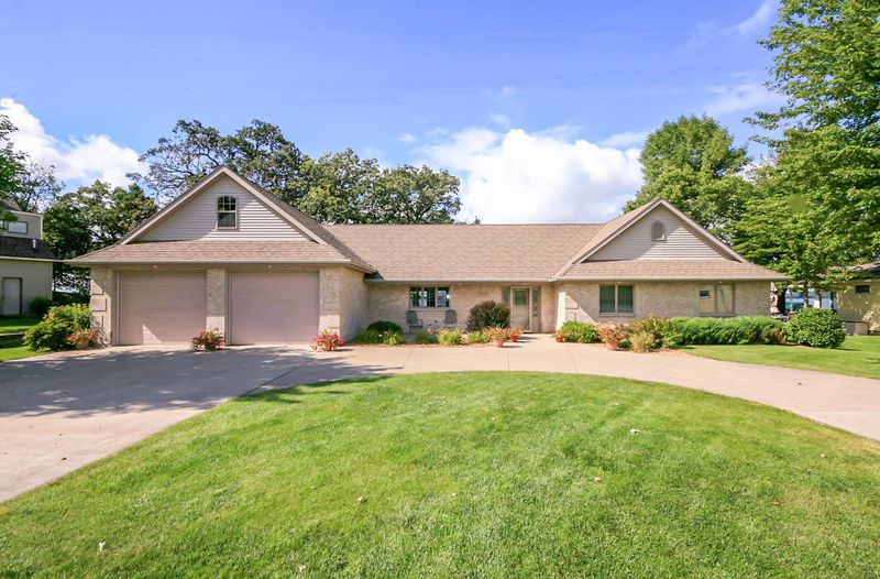 11264 Indian Beach Rd, Spicer, MN 56288