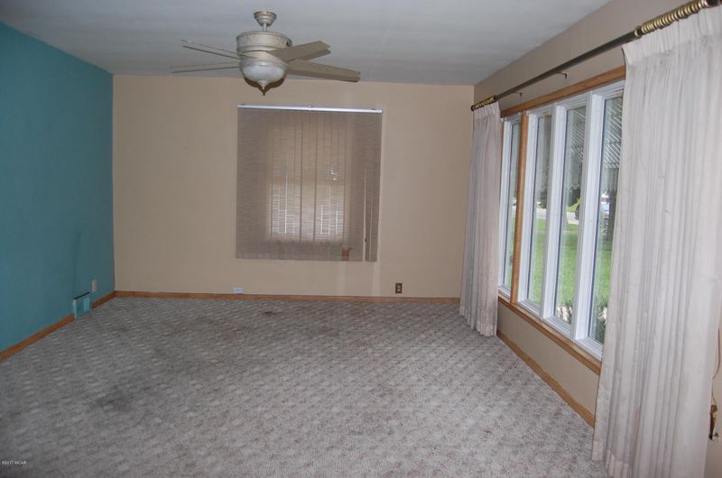 410 Pennsylvania Ave, Adrian, MN 56110