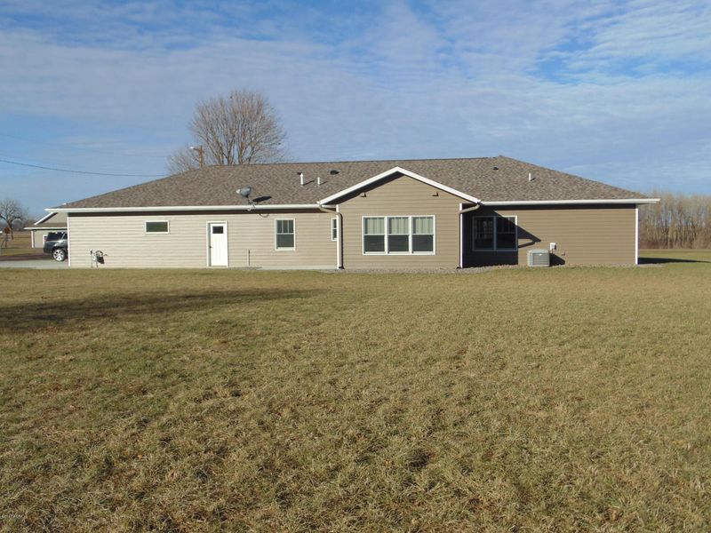 516 Harrison St, Welcome, MN 56181