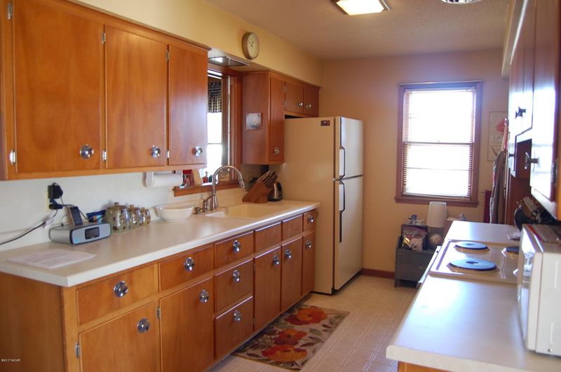 1030 Sunset Rd, Worthington, MN 56187