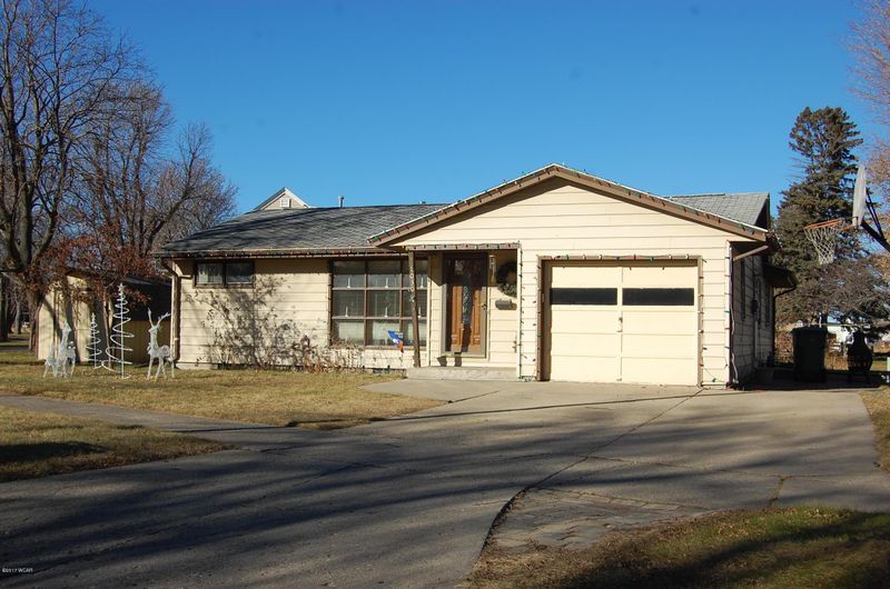 1030 Sunset Rd, Worthington, MN 56187