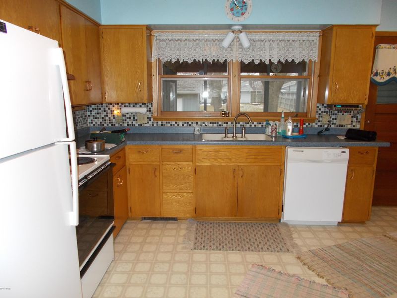 1016 16th St SW, Willmar, MN 56201