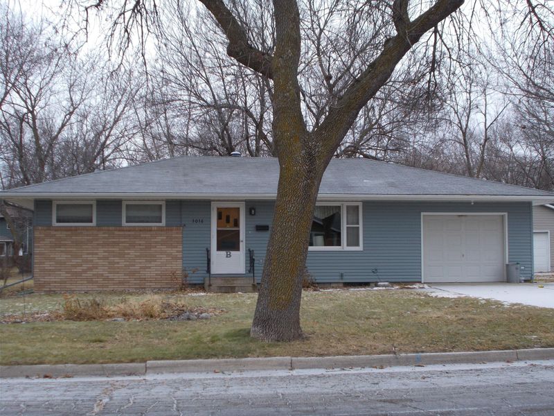 1016 16th St SW, Willmar, MN 56201