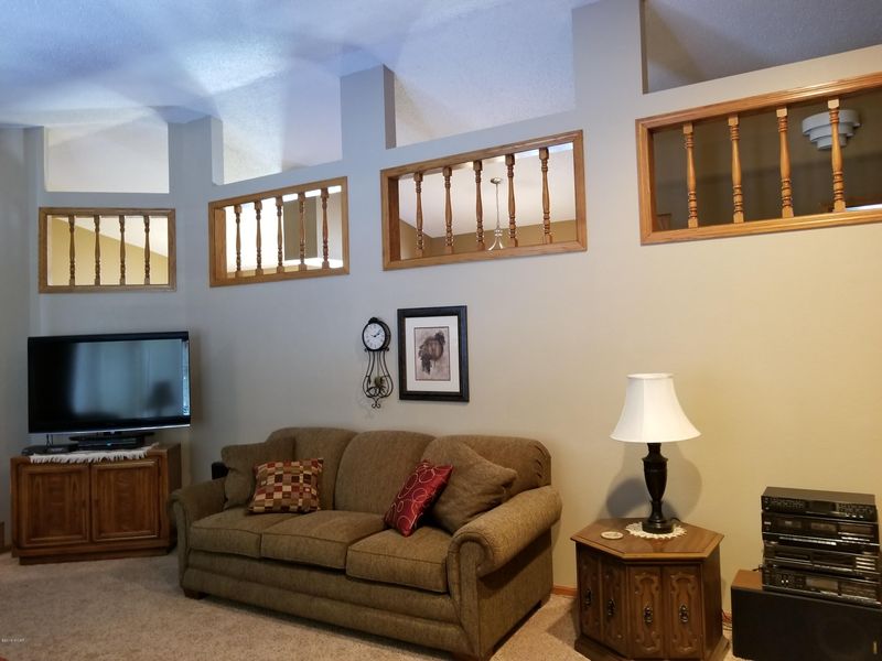 908 Park Dr SW, Pipestone, MN 56164