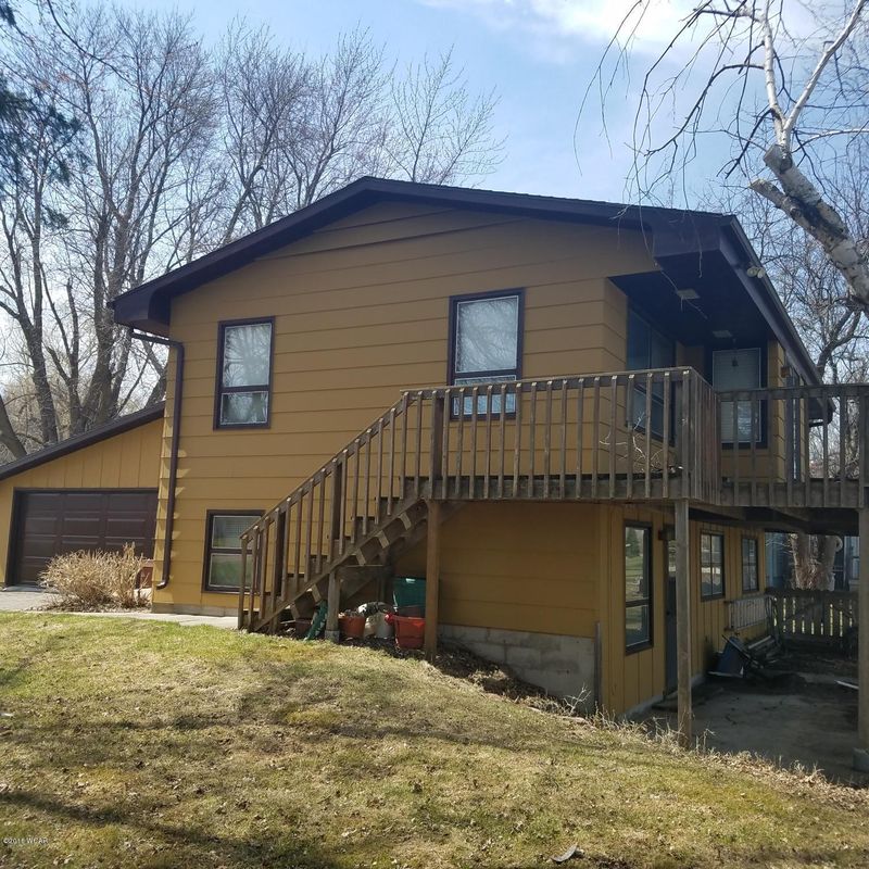 733 Des Moines Dr, Windom, MN 56101
