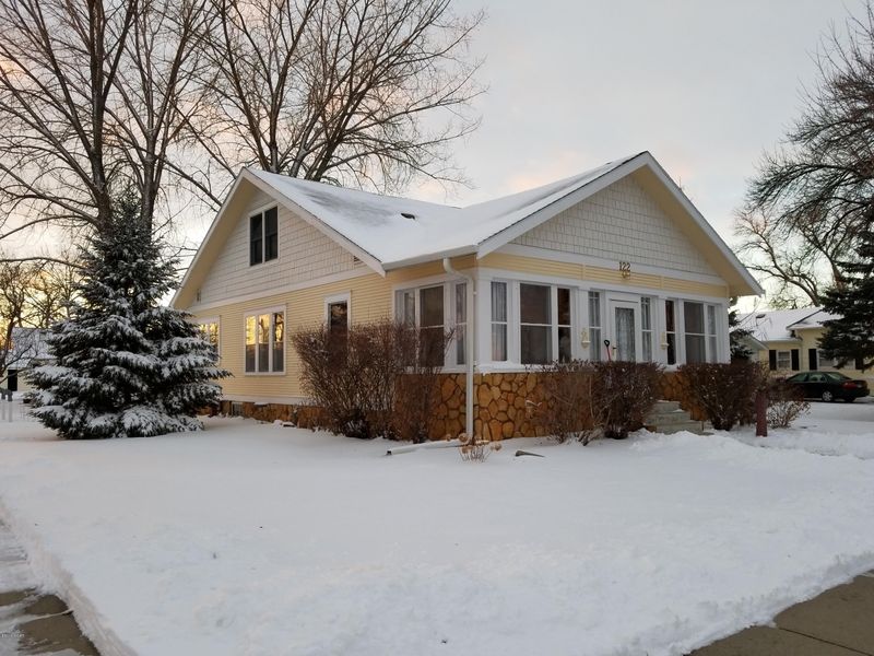 122 7th Ave SE, Pipestone, MN 56164