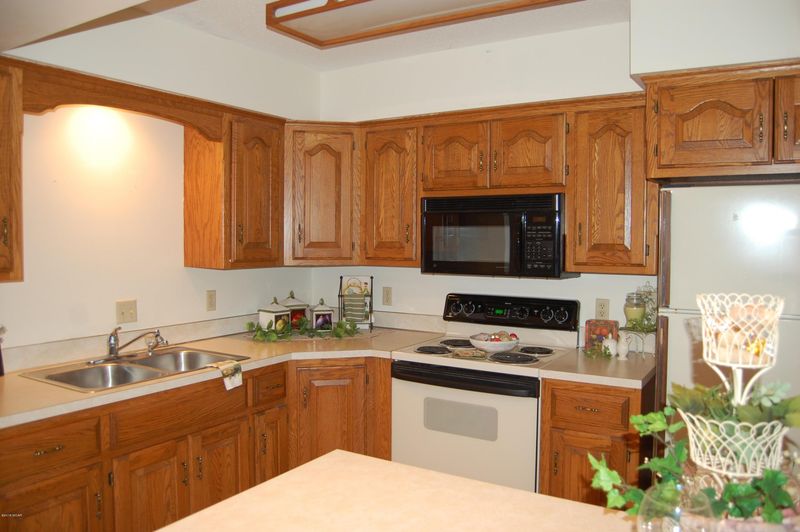 918 W Lake Ave, Worthington, MN 56187