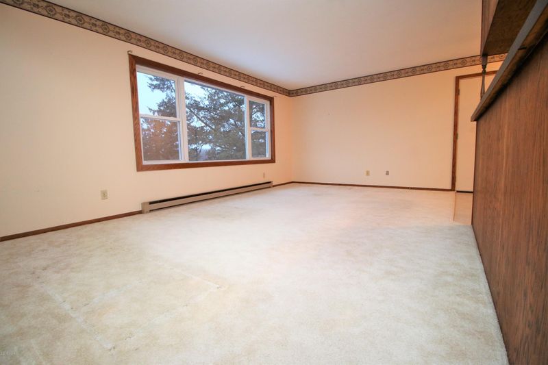 237 Birch St NE, New London, MN 56273