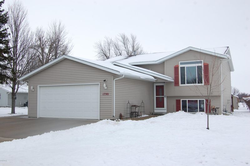 1790 Cecilee St, Worthington, MN 56187