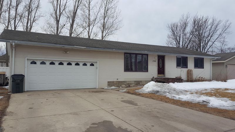 1709 8th Ave SE, Willmar, MN 56201