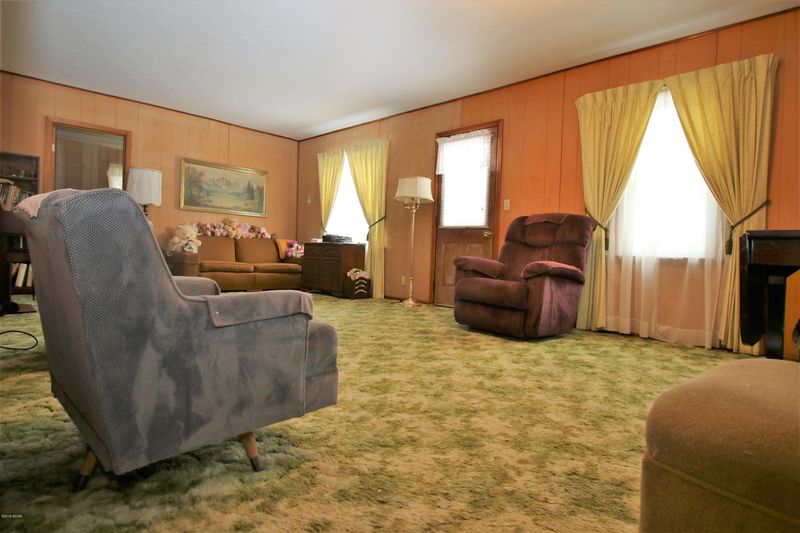 19391 Hwy 9 NE, New London, MN 56273