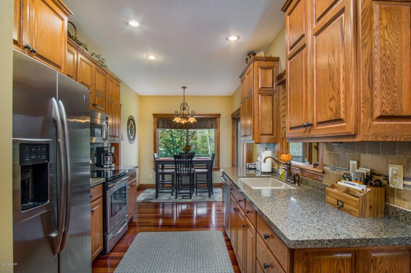 102 Ridge Rd, New London, MN 56273