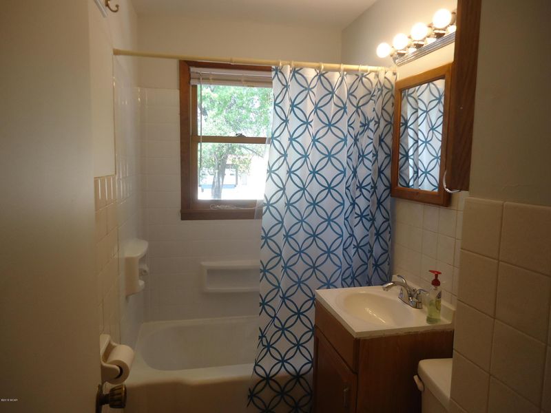 1121 Elizabeth Ave SE, Willmar, MN 56201