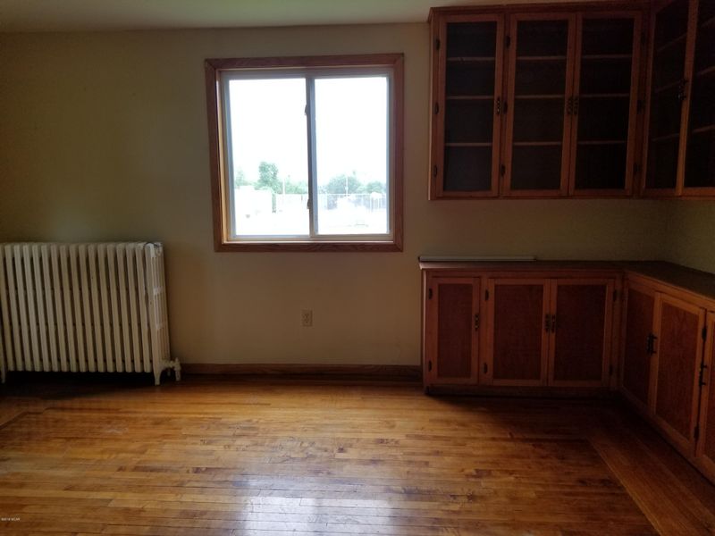215 E 6th St, Adrian, MN 56110