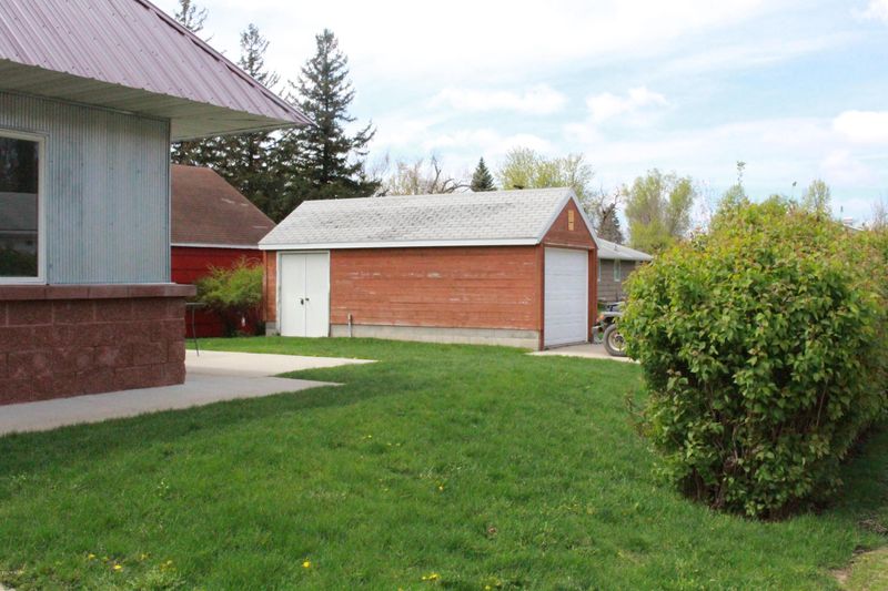 1215 5th Ave, Worthington, MN 56187