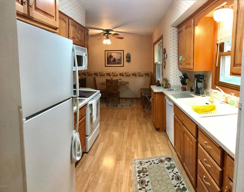 1318 13 St SW, Willmar, MN 56201