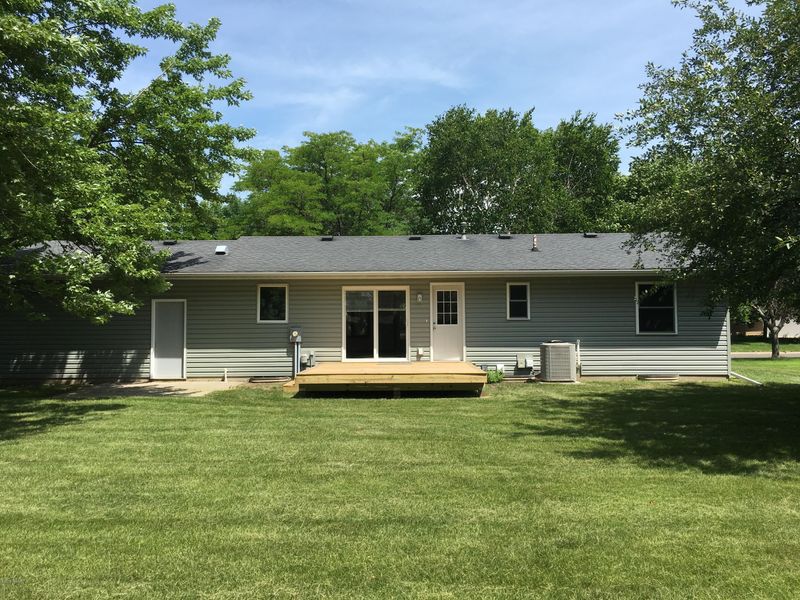 1306 Camelot Ct, Fairmont, MN 56031