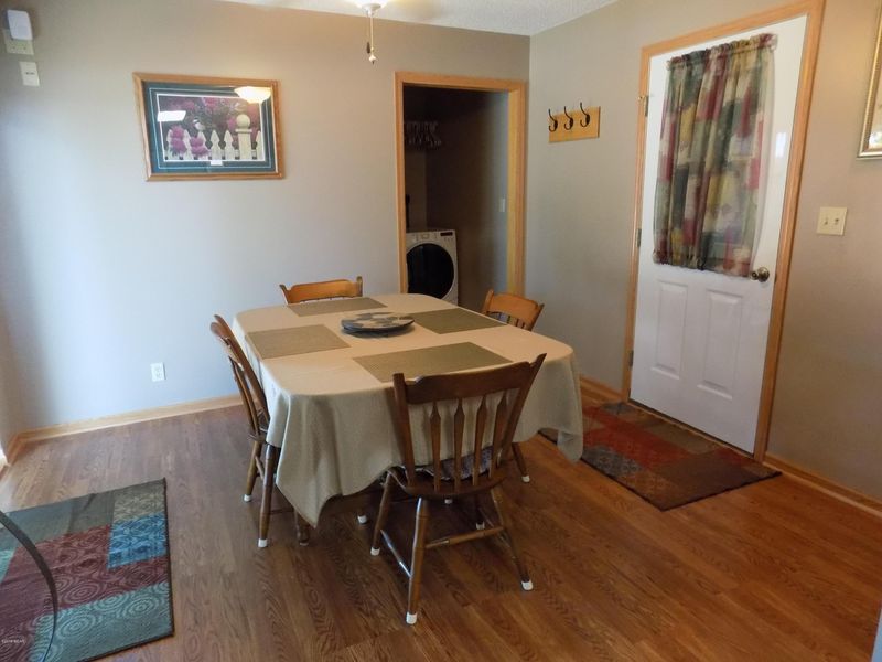 1029 Upper Valley Dr, Blue Earth, MN 56013