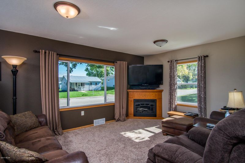 146 3rd Ave, Spicer, MN 56288
