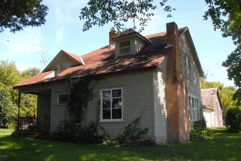 81682 350th St, Olivia, MN 56277