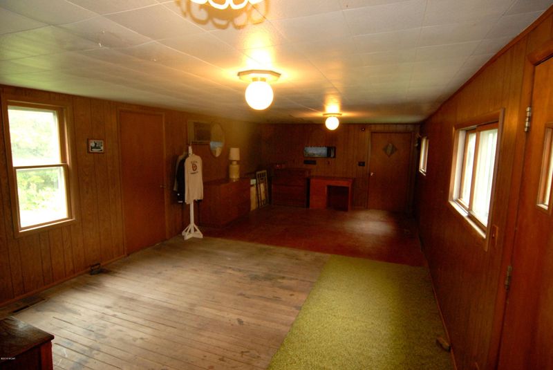 81682 350th St, Olivia, MN 56277