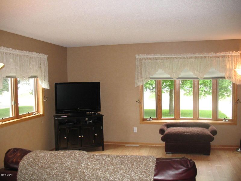 100 Eastern Ave S, Comfrey, MN 56019