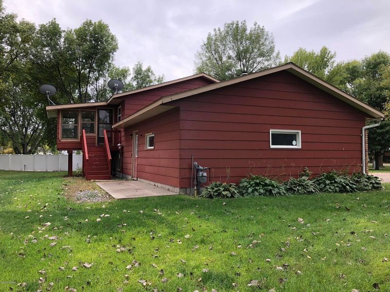 511 1st Ave, Raymond, MN 56282