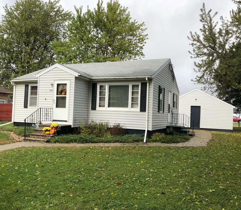 1917 Cedar Ave, Worthington, MN 56187