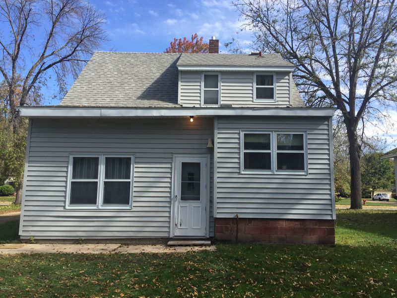 920 6th St SW, Willmar, MN 56201