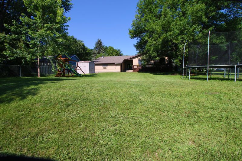 175 Lakeview Dr, Spicer, MN 56288