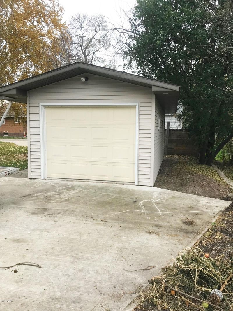 1010 5 St SW, Willmar, MN 56201