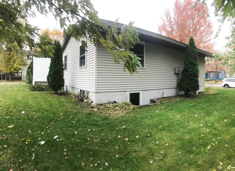 1010 5 St SW, Willmar, MN 56201