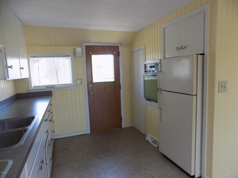 364 E Amber Lake Dr, Fairmont, MN 56031