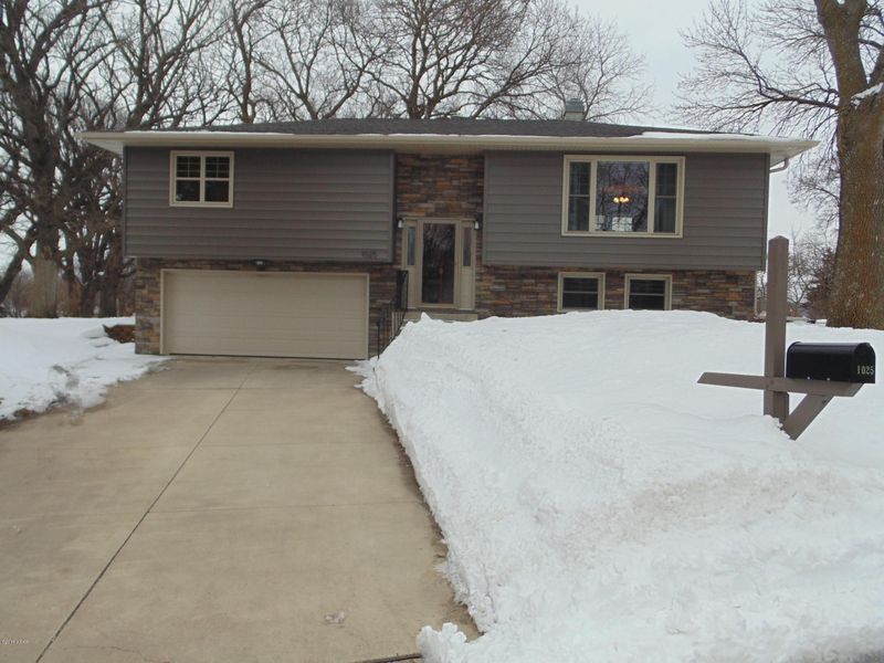 1025 Capitol Heights Ct, Fairmont, MN 56031