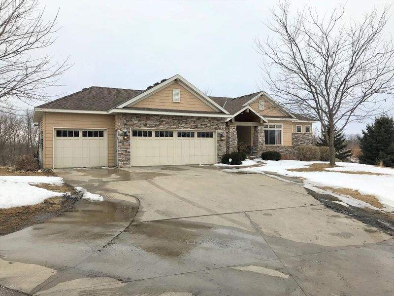 3903 60 Ave NE, Willmar, MN 56201
