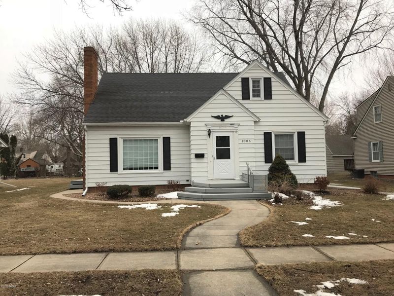 1006 4 St SW, Willmar, MN 56201