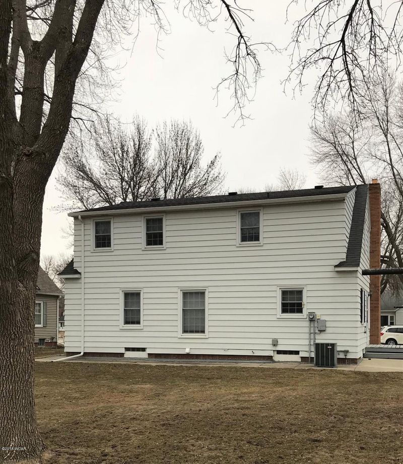1006 4 St SW, Willmar, MN 56201