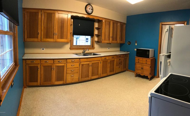 1006 4 St SW, Willmar, MN 56201