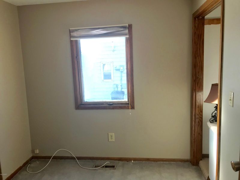 425 Roos Ave, Worthington, MN 56187