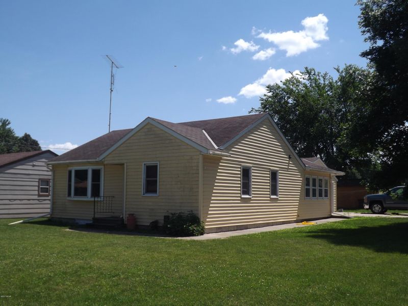 116 Lac Qui Parle Ave, Milan, MN 56262