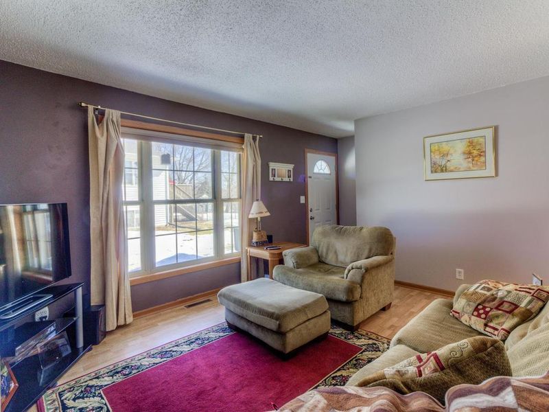5524 Sunset Cir, Rockford, MN 55373
