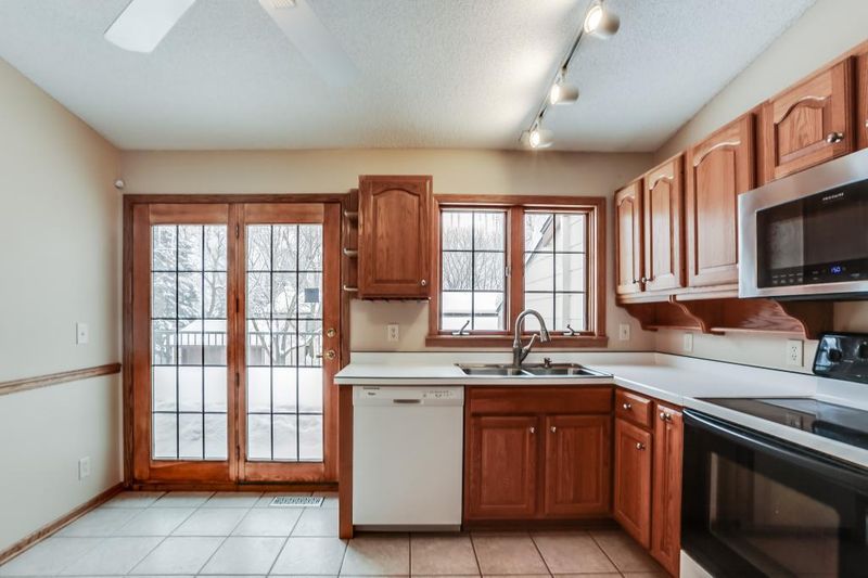 1376 Arden View Dr, Arden Hills, MN 55112