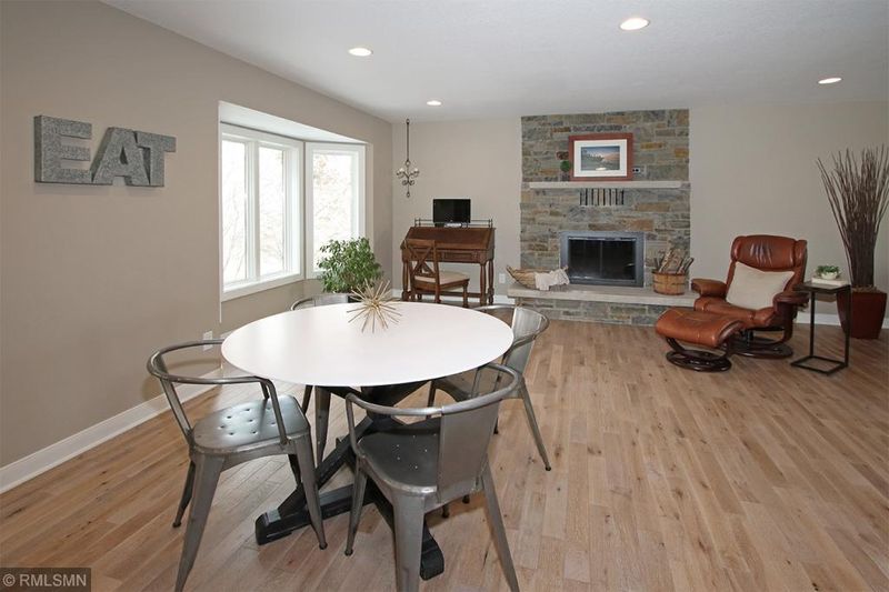 698 Northbridge Ct, Eagan, MN 55123