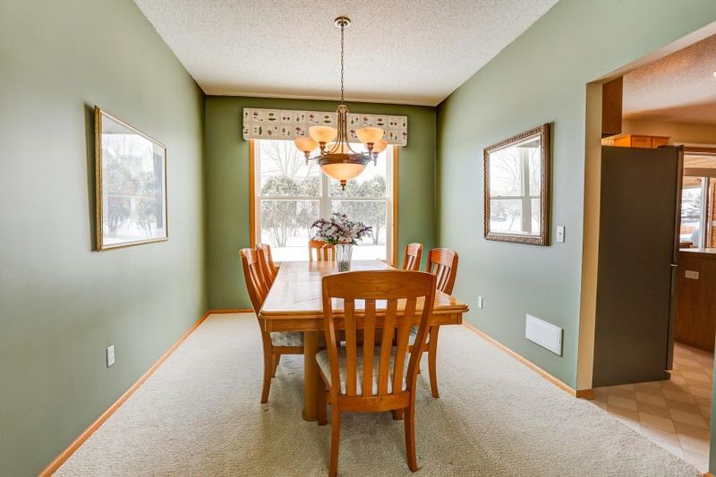 3966 Oxford Dr, Woodbury, MN 55125