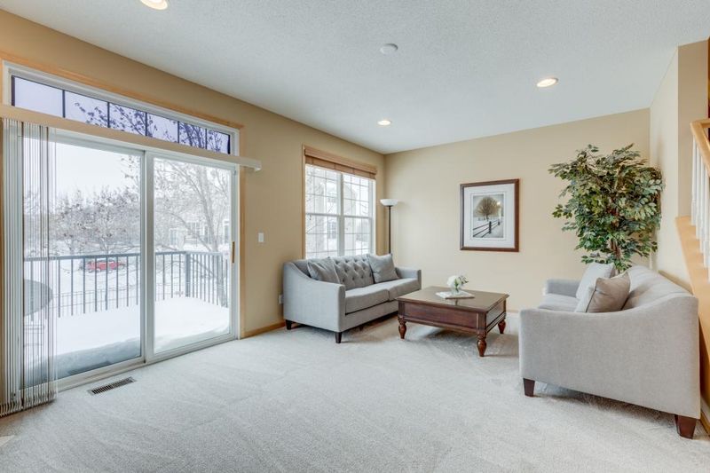 1708 Riverside Dr, Shakopee, MN 55379