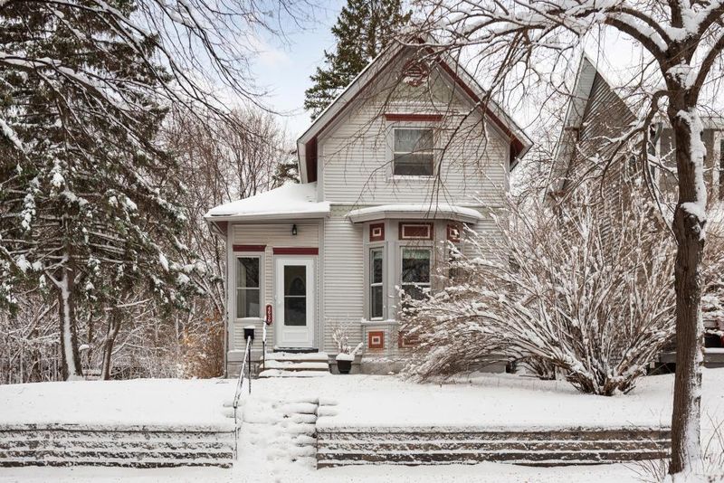 4636 29th Ave S, Minneapolis, MN 55406